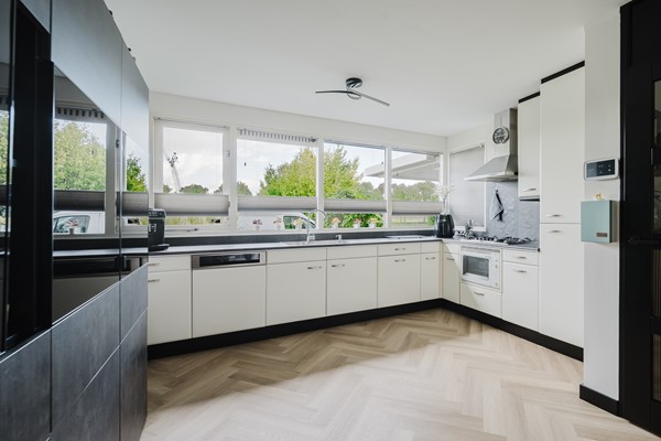 Medium property photo - Marga Klompéstraat 53, 3207 DD Spijkenisse